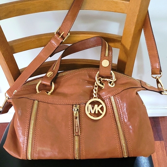 Michael Kors Handbags - Michael Kors Morley Dune Leather shoulder bag